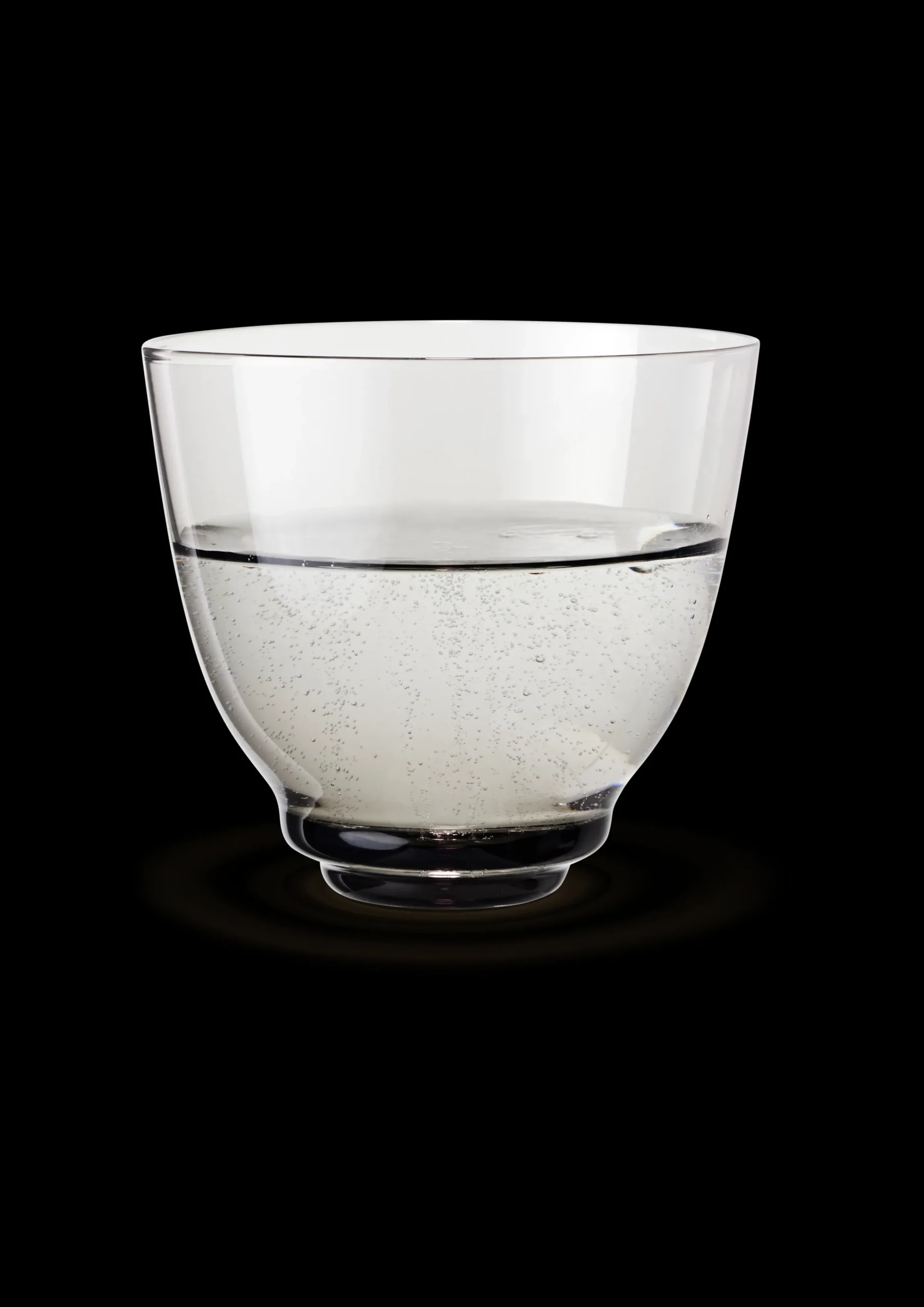 Holmegaard Flow Vannglass 35 cl smoke - Kjøp her
