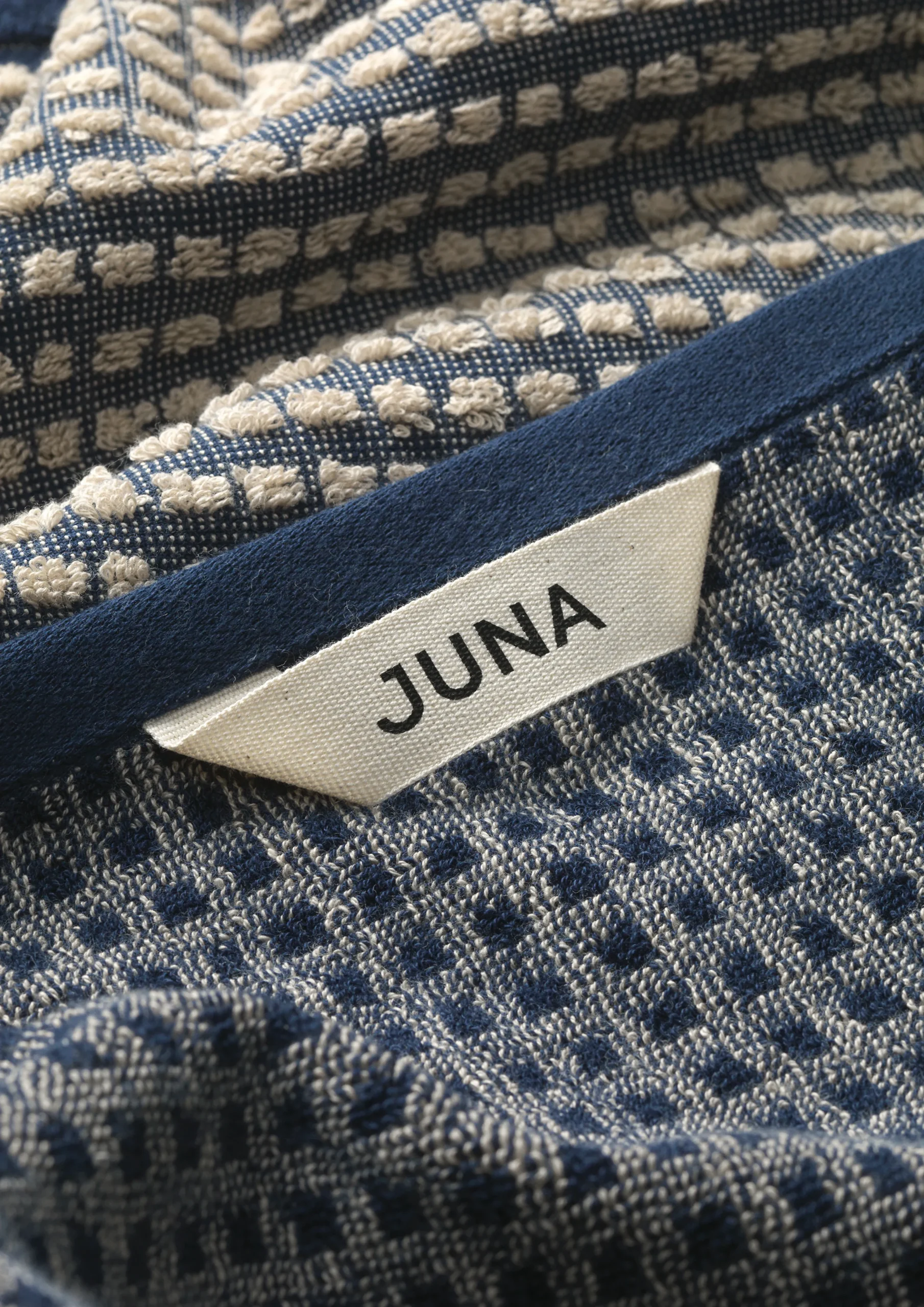 JUNA Check Håndkle 50x100 cm mørk blå/sand
