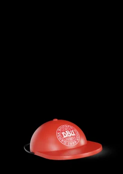 Kay Bojesen Ape x DBU Lue liten rød – Kjøp her.