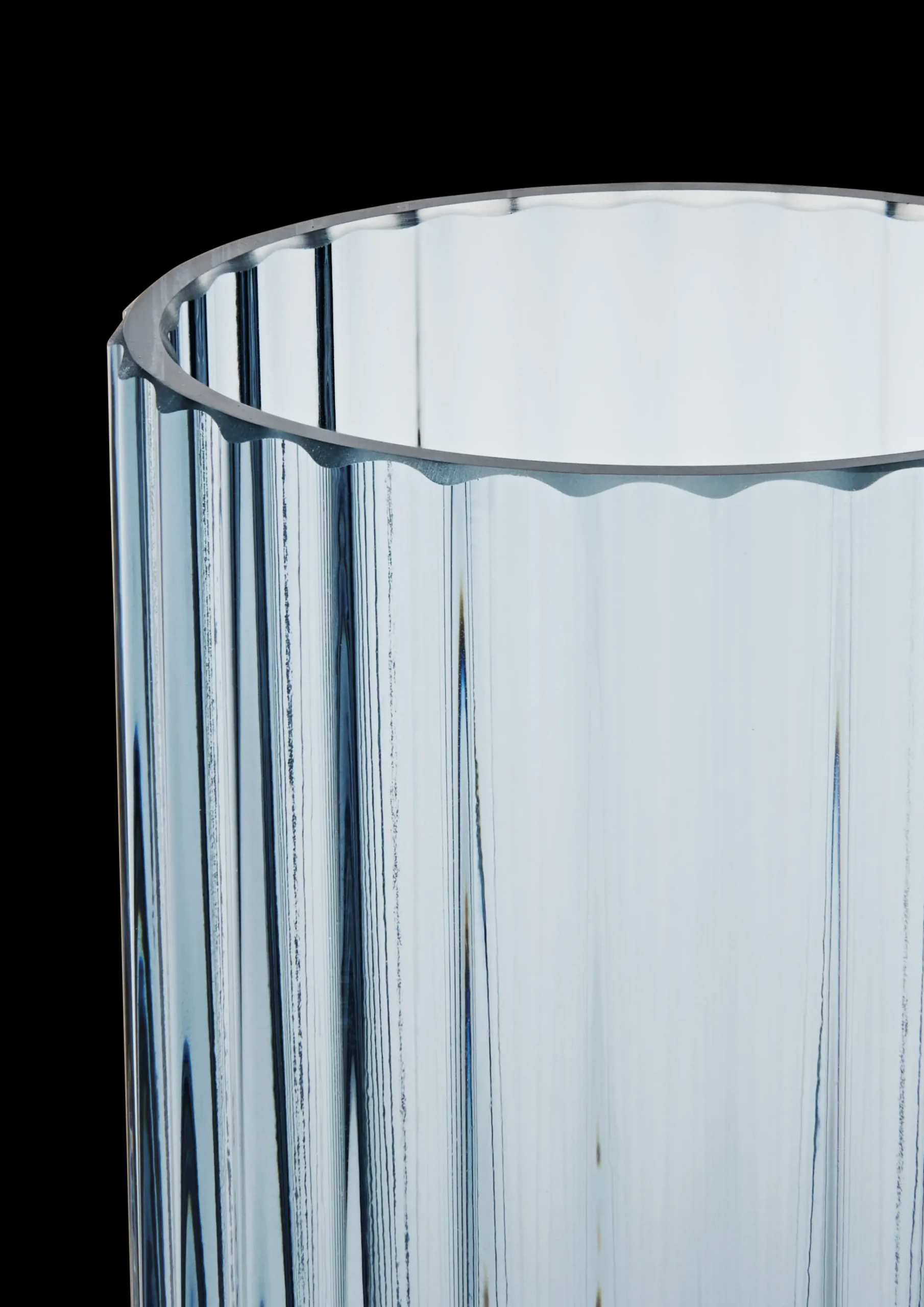 Lyngby Porcelæn Lyngby Vase H12.5 blue munnblåst glass